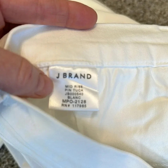 J Brand Midrise Pin Tuck White Jeans, Size 29, never worn - Picture 6 of 7